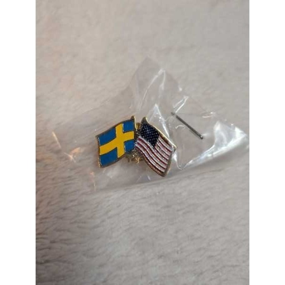 Sweden USA Flag Lapel Pin Brooch Enamel International Friendship Gift